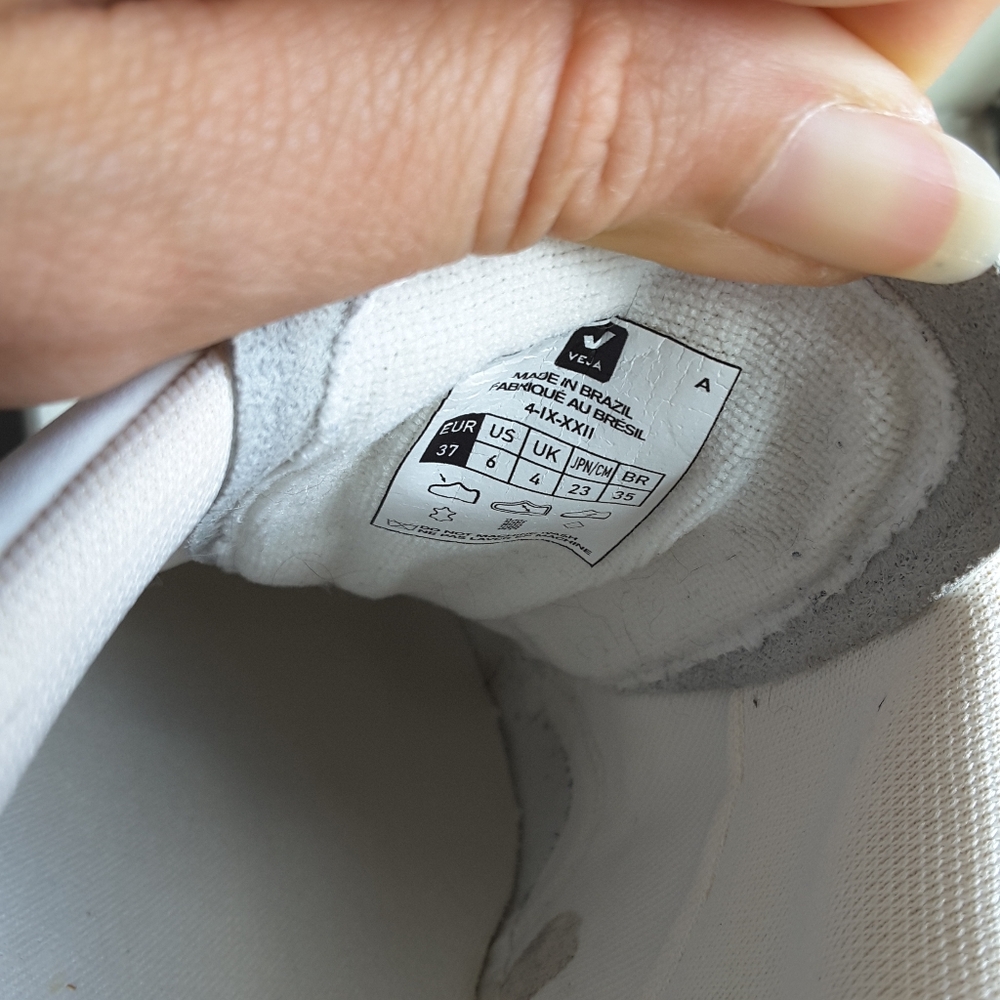 Veja V-12 White Leather Sneakers - Picture 7 of 8